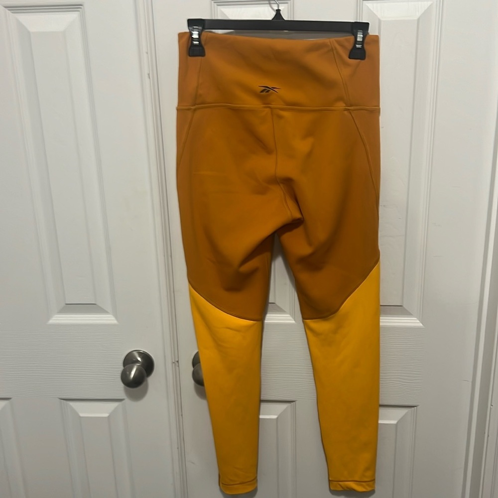 NWOT Reebok women’s tights - M